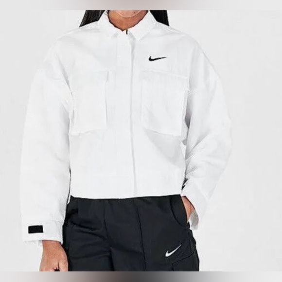Nike Jackets & Blazers - Nike white Women's Sportswear Essential Full-Zip Crop Jacket sz XL